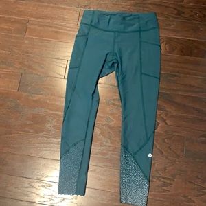 Lululemon green Capri leggings with side pockets